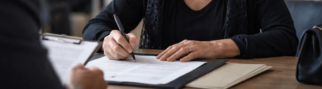 Quando a pessoa fica viúva tem que mudar os documentos?