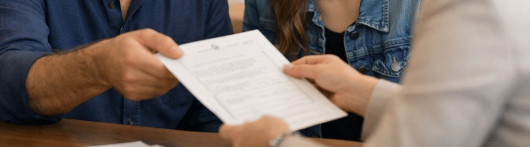 Como solicitar a certidão do distribuidor judicial referente à tutela e curatela?