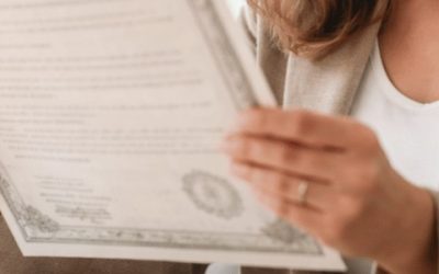 Onde fica o número da matrícula na certidão de nascimento antiga?